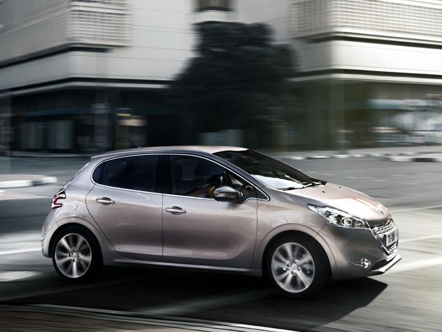  Peugeot 208 5-Door 2012 года  (фото 65 из 73)